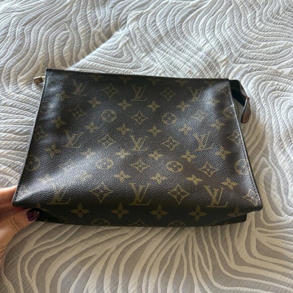 Louis Vuitton Monogram Toiletry Pouch 26 - Picture 2 of 9